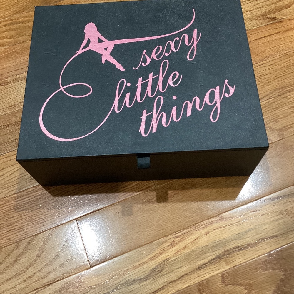 Victorias Secret Sexy Liitle Things Empty Box